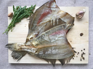 Сурские гренки Чеснок с зеленью (100 гр): Камбала ёрш (Мурманская) вяленая