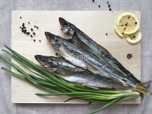 Сурские гренки Чеснок с зеленью (100 гр): Корюшка вяленая с икрой