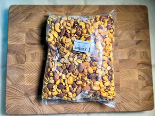 Японские снеки и крекеры: Ореховая смесь ж/с Острая 