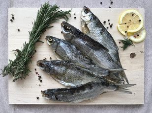 Сурские гренки Чеснок с зеленью (100 гр): Вобла вяленая астраханская крупная