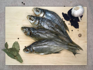 Сурские гренки Чеснок с зеленью (100 гр): Густера вяленая