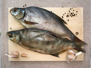 Сурские гренки Чеснок с зеленью (100 гр): Лещ цимлянский вяленый